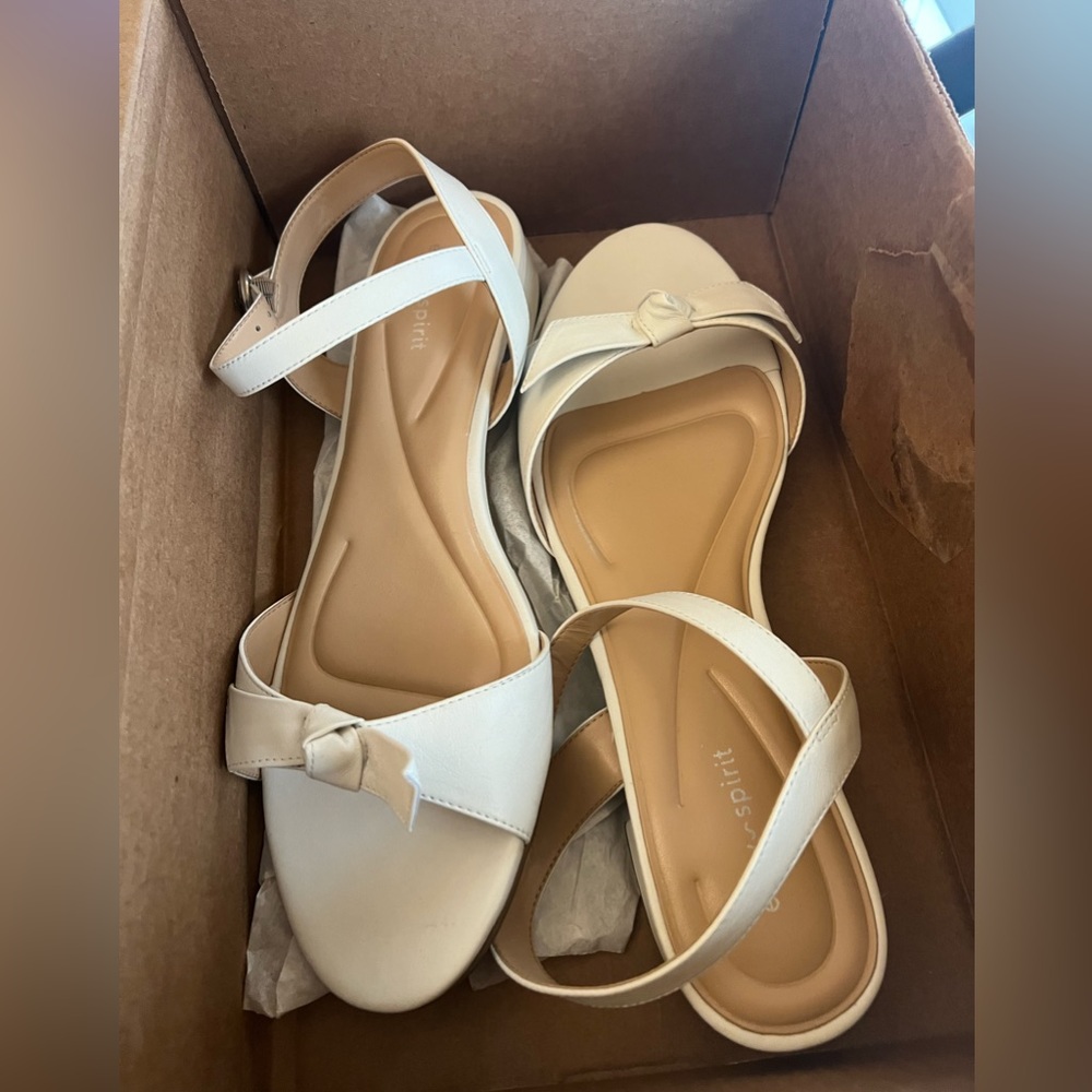 Easy Spirit Women's GINOVA Sandal, White 140, 12, never worn, brand new!